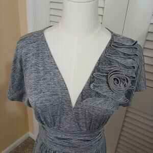SPEECHLESS Medium grey v-neck wrapped waist floral accent stretchy dress